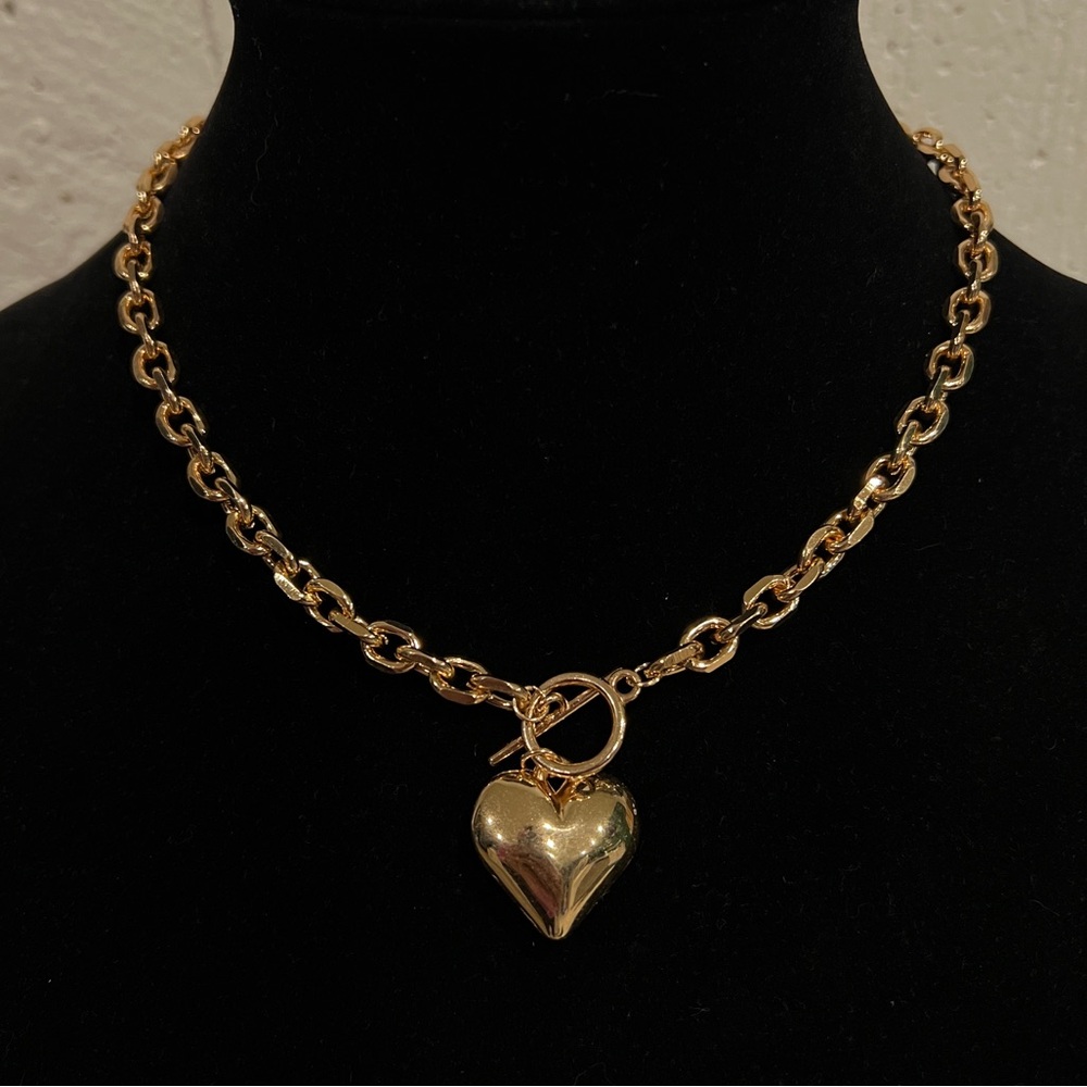 31J. Gold Heart Pendant Necklace